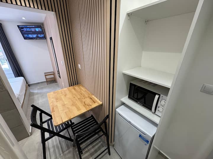 1 Apartamento Nuevo Con Cocina. Frente Al Metro E5 - Molins de Rei