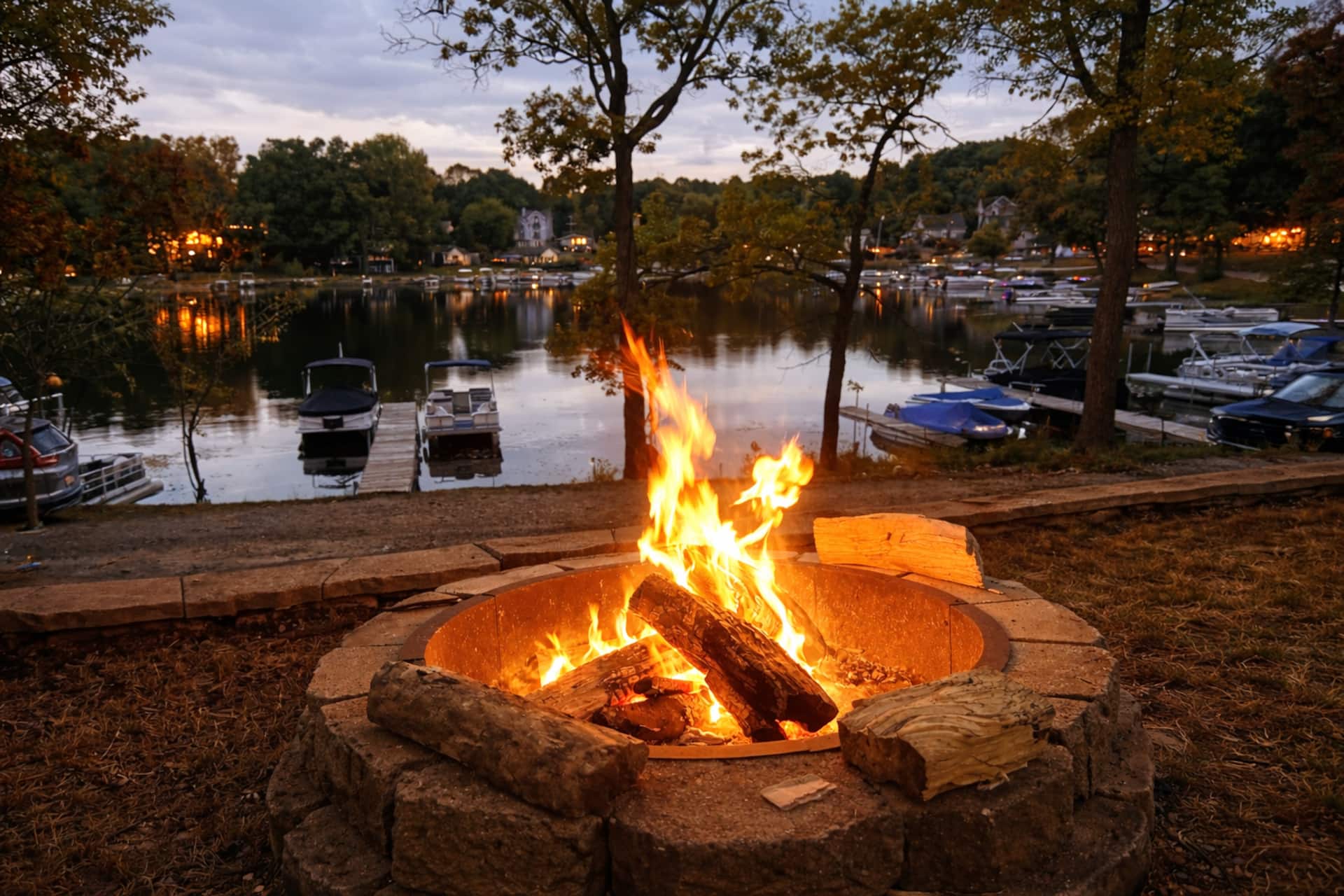 Pet-Friendly Lakefront Cabin + Kayaks, Workspace