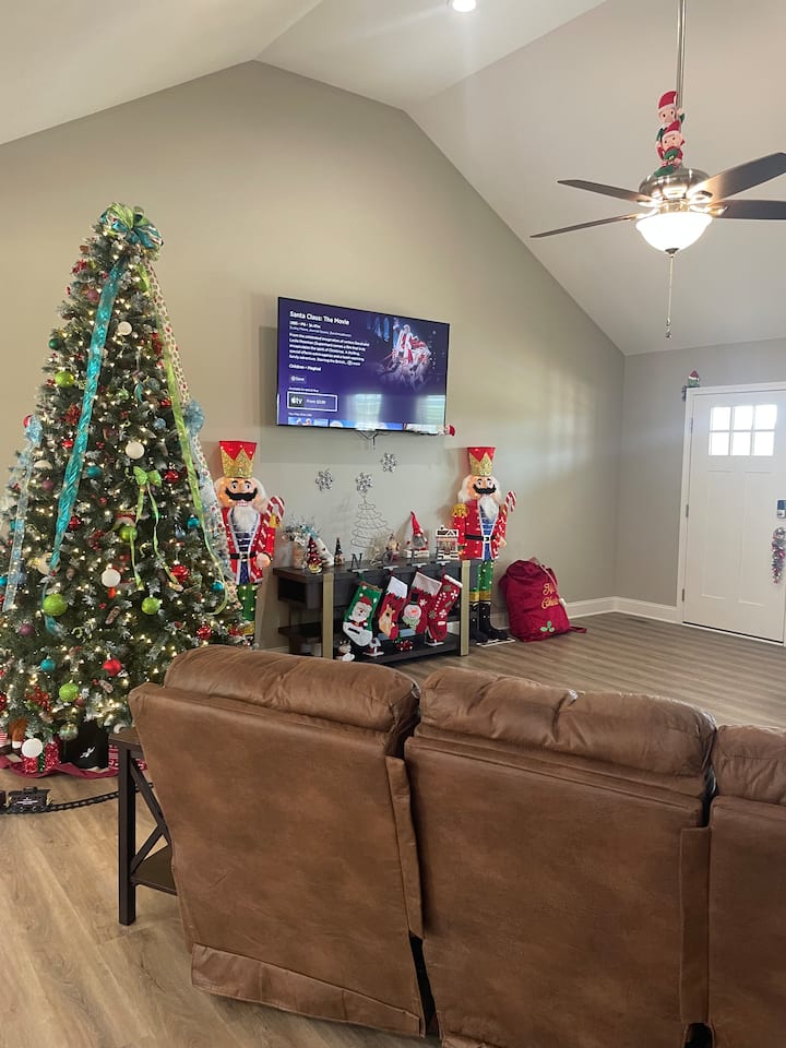 The Holiday House - Chatsworth, GA