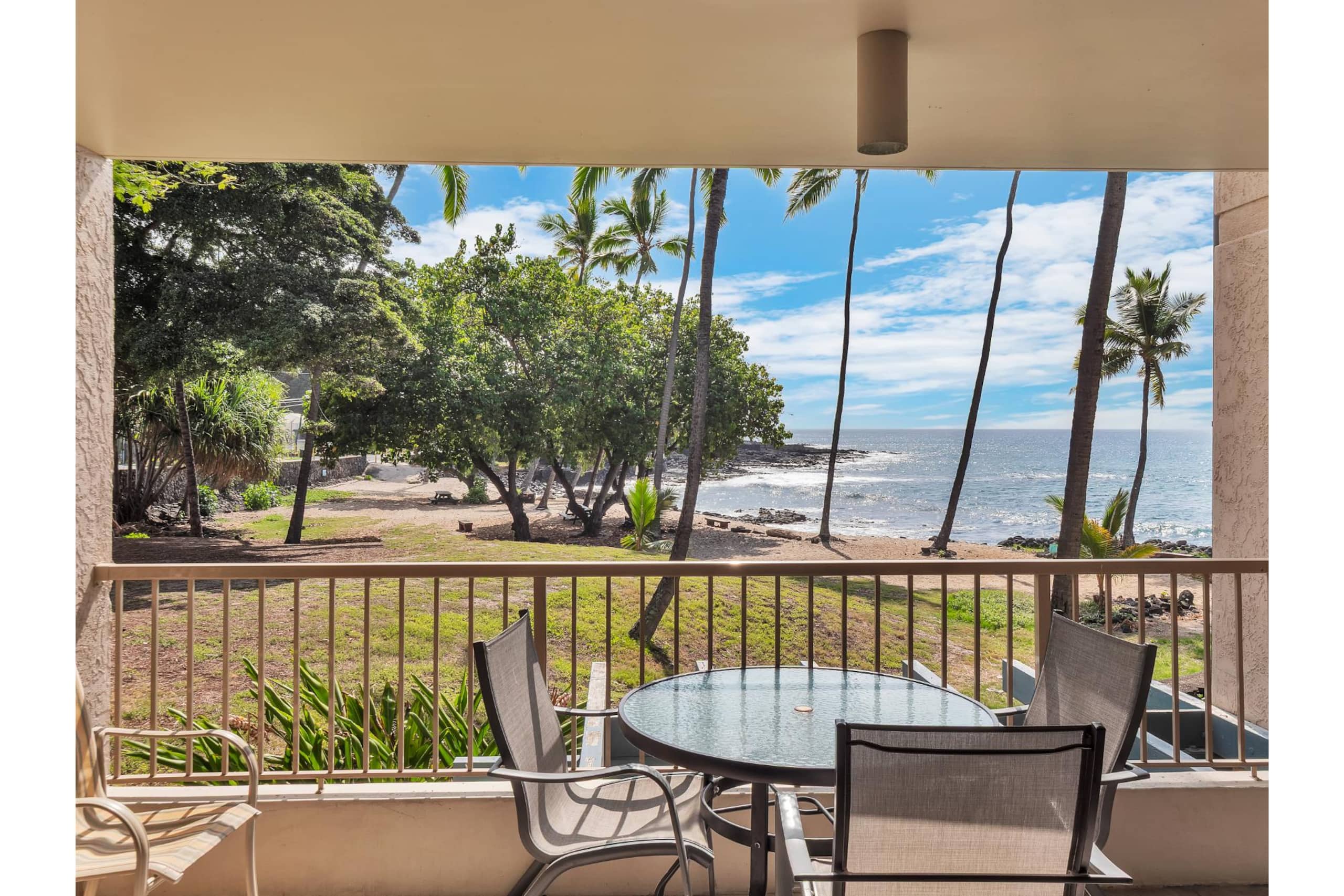 Condo in Kailua-Kona · ★5.0 · 1 bedroom · 2 beds · 1 shared bath - Image 22