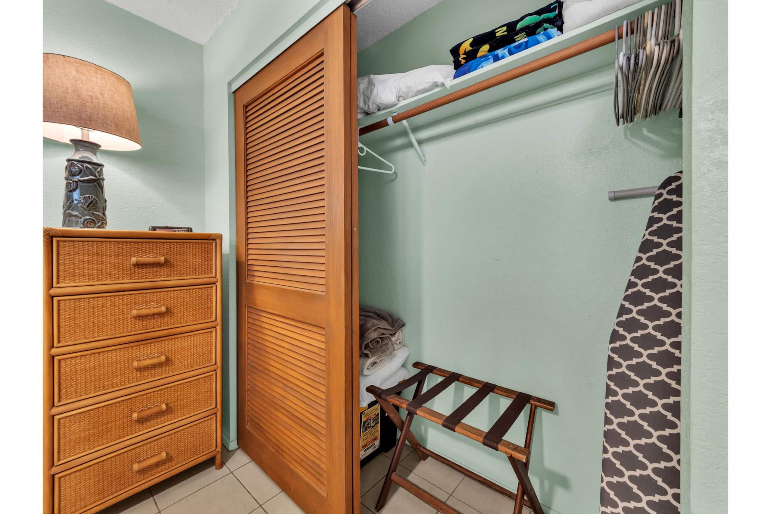 Condo in Kailua-Kona · ★5.0 · 1 bedroom · 2 beds · 1 shared bath - Image 8