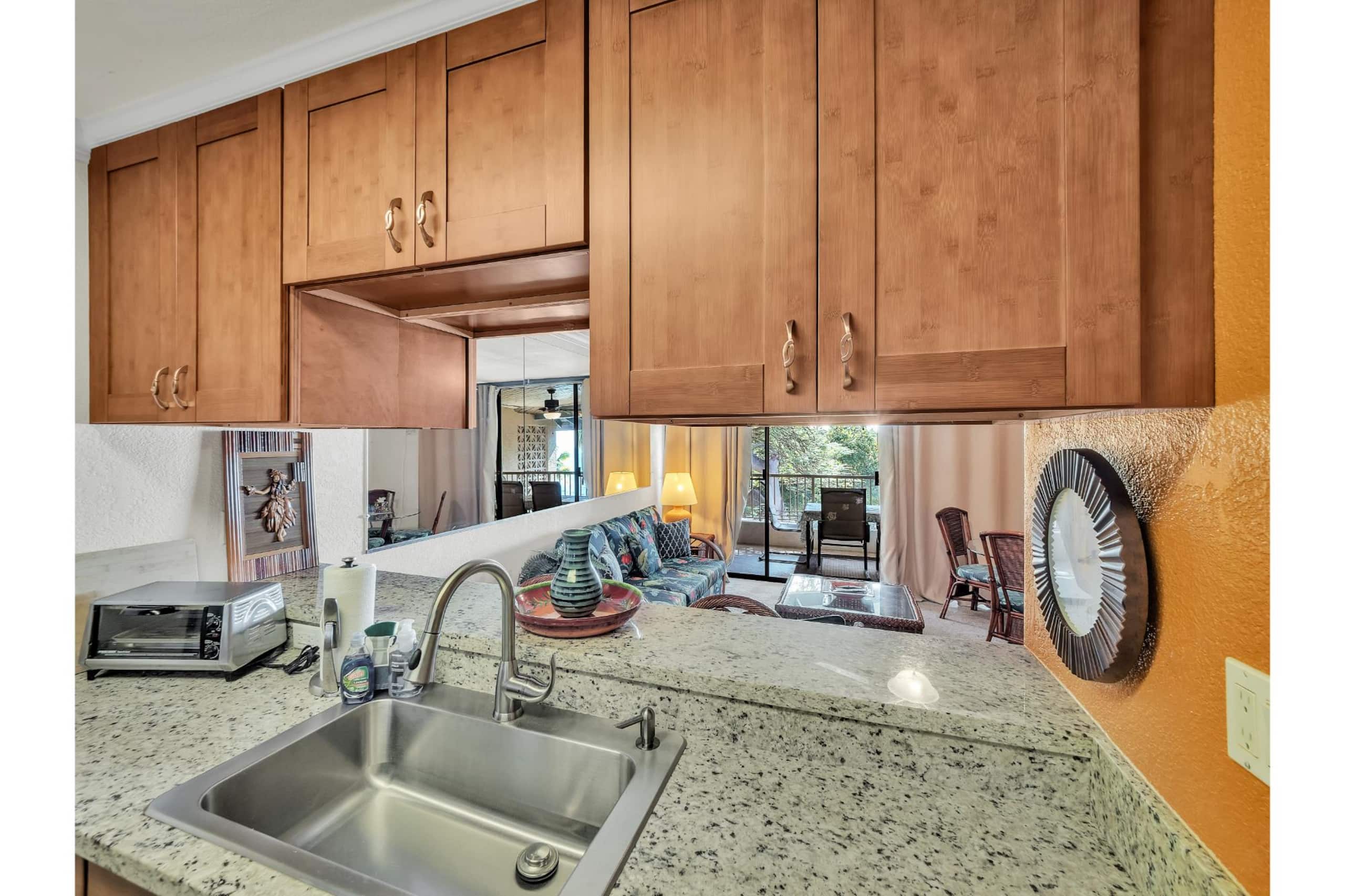 Condo in Kailua-Kona · ★4.5 · 1 bedroom · 2 beds · 1 shared bath - Image 11