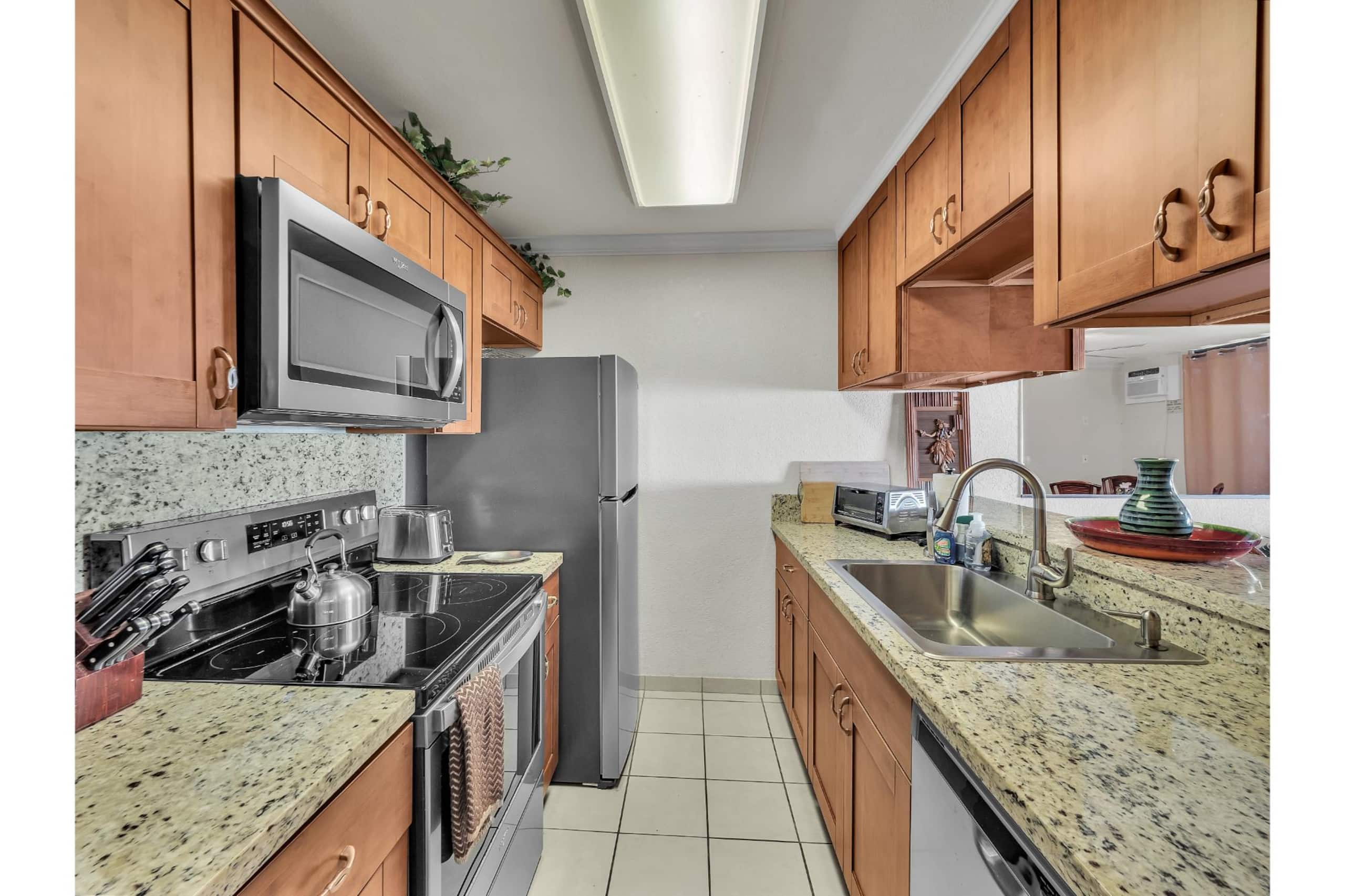 Condo in Kailua-Kona · ★4.5 · 1 bedroom · 2 beds · 1 shared bath - Image 10