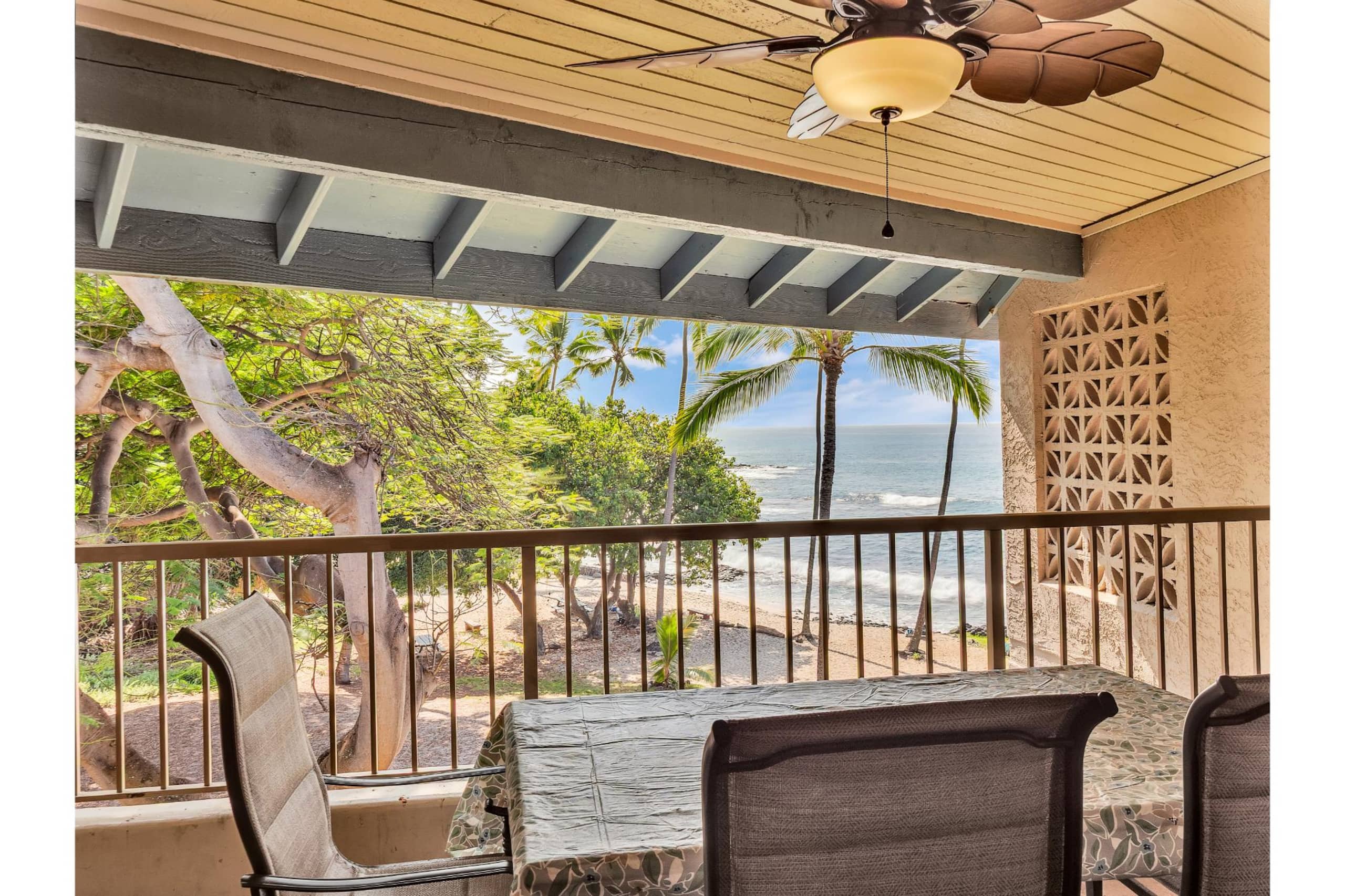 Condo in Kailua-Kona · ★4.5 · 1 bedroom · 2 beds · 1 shared bath - Image 24