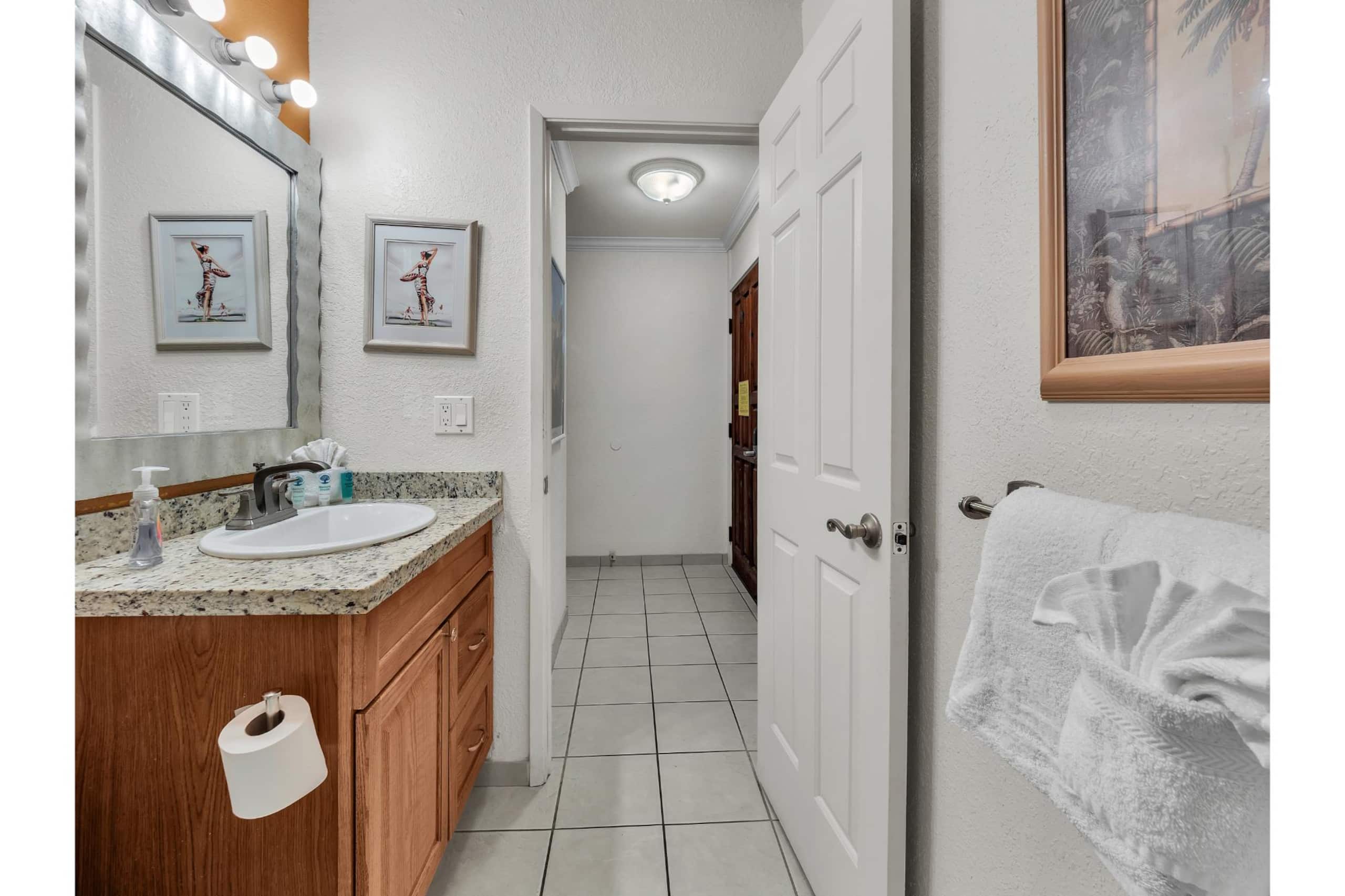 Condo in Kailua-Kona · ★4.5 · 1 bedroom · 2 beds · 1 shared bath - Image 19