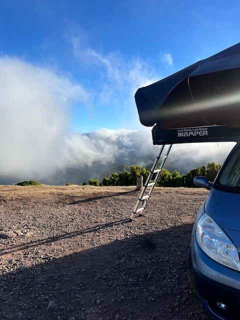 Anúncio popular: Madeira Rooftop Tent Stay for 3 Guests em Santo António