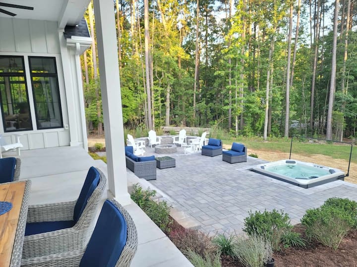 Lake Anna With Pool, Beach, Patio, Hot Tub - Lake Anna, VA