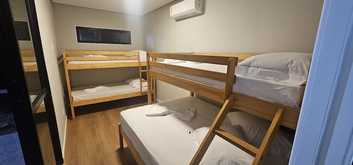 סוויטה 03 - כוללת 2 מיטות קומתיים (יחיד/יחיד ויחיד/זוג).