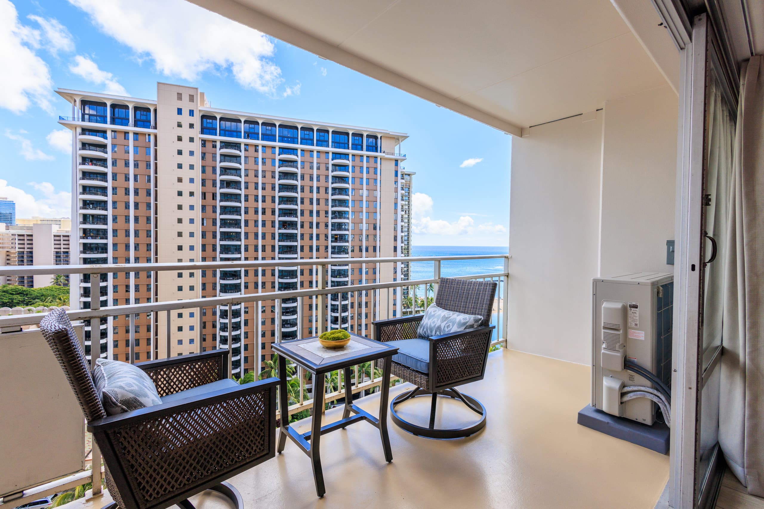 Charming Ilikai Condo with Ocean View-Free Parking - Image 23
