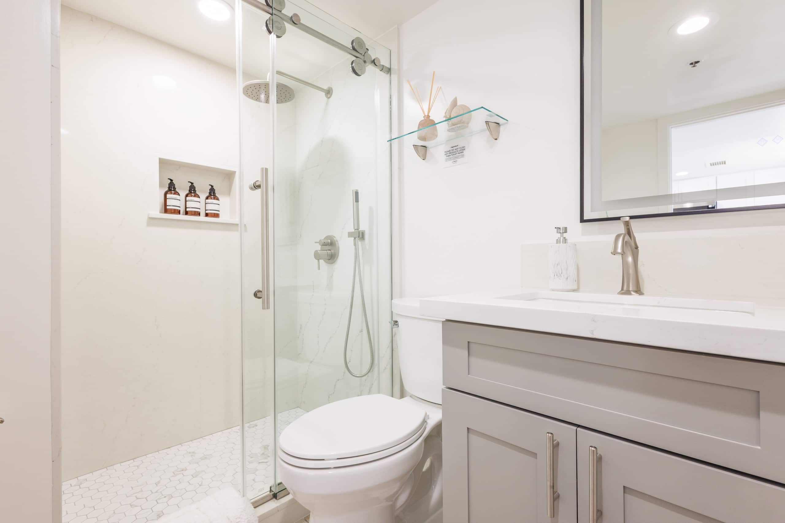 Charming Ilikai Condo with Ocean View-Free Parking - Image 16