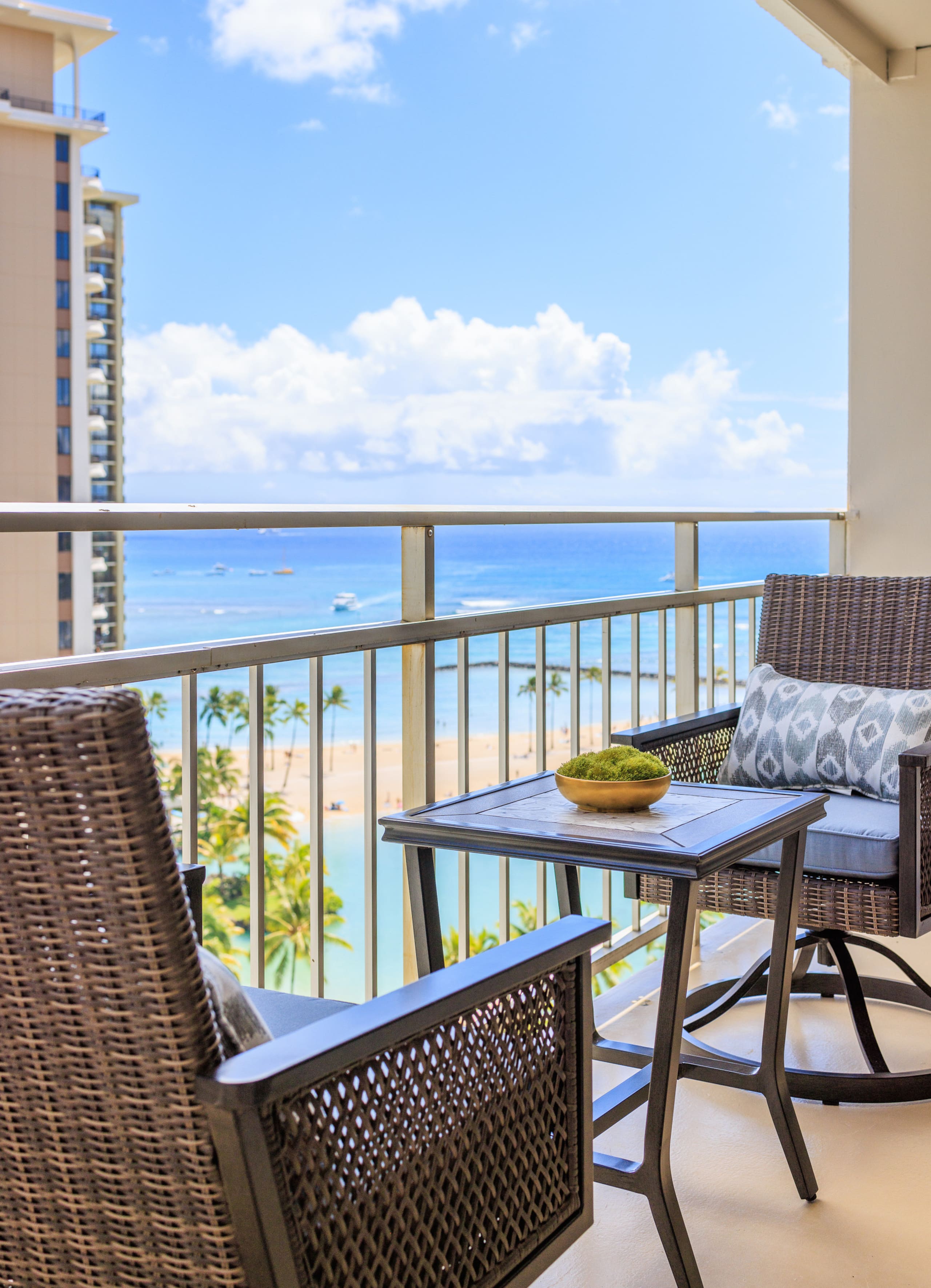 Charming Ilikai Condo with Ocean View-Free Parking - Image 2