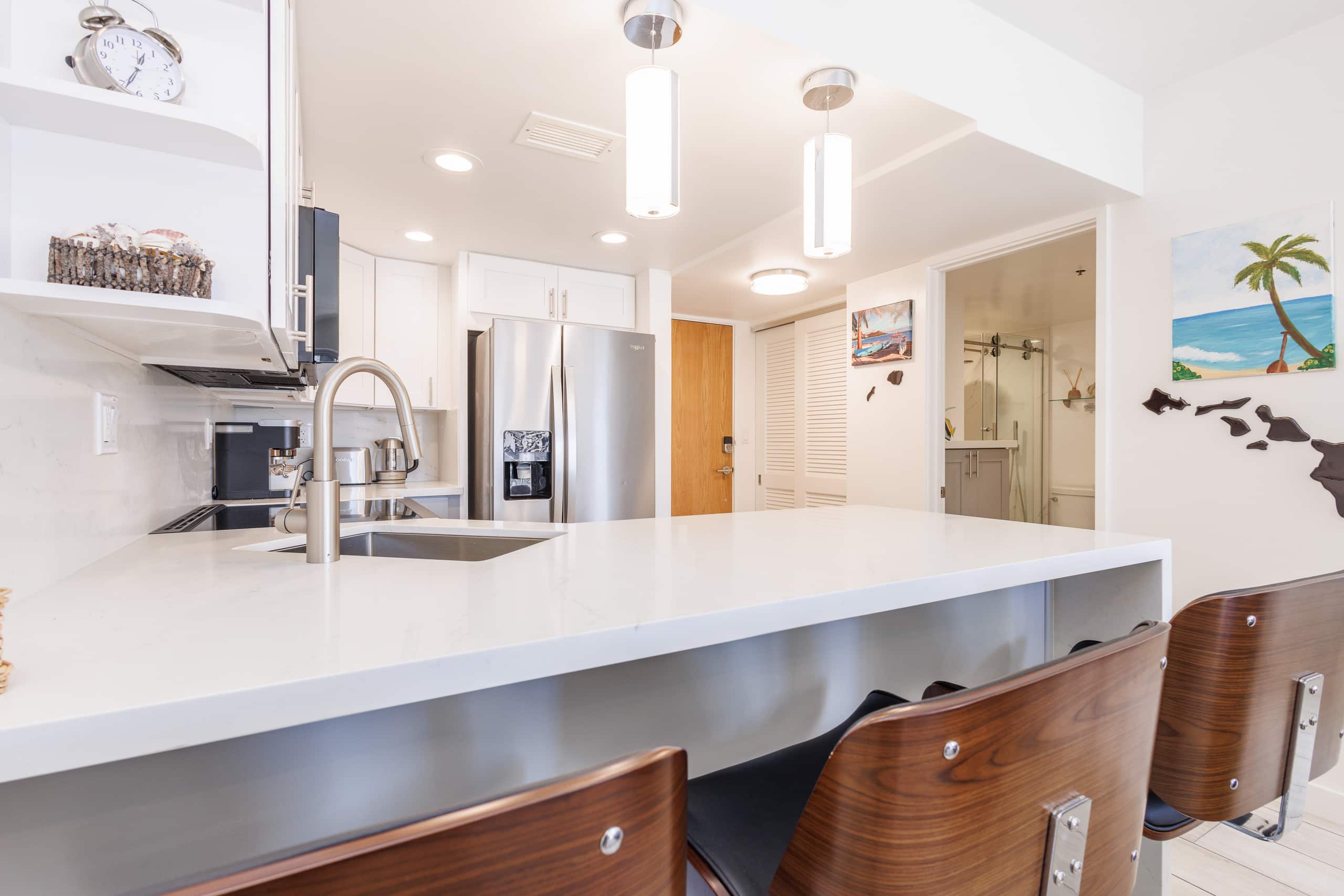Charming Ilikai Condo with Ocean View-Free Parking - Image 6