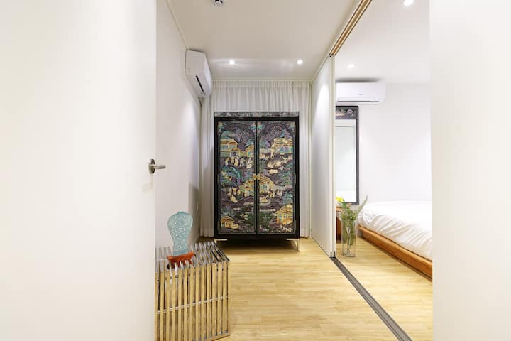 Tra la stanza 1 e la stanza 2 ci sono porte scorrevoli, che creano un senso di unione per le famiglie con bambini. 
