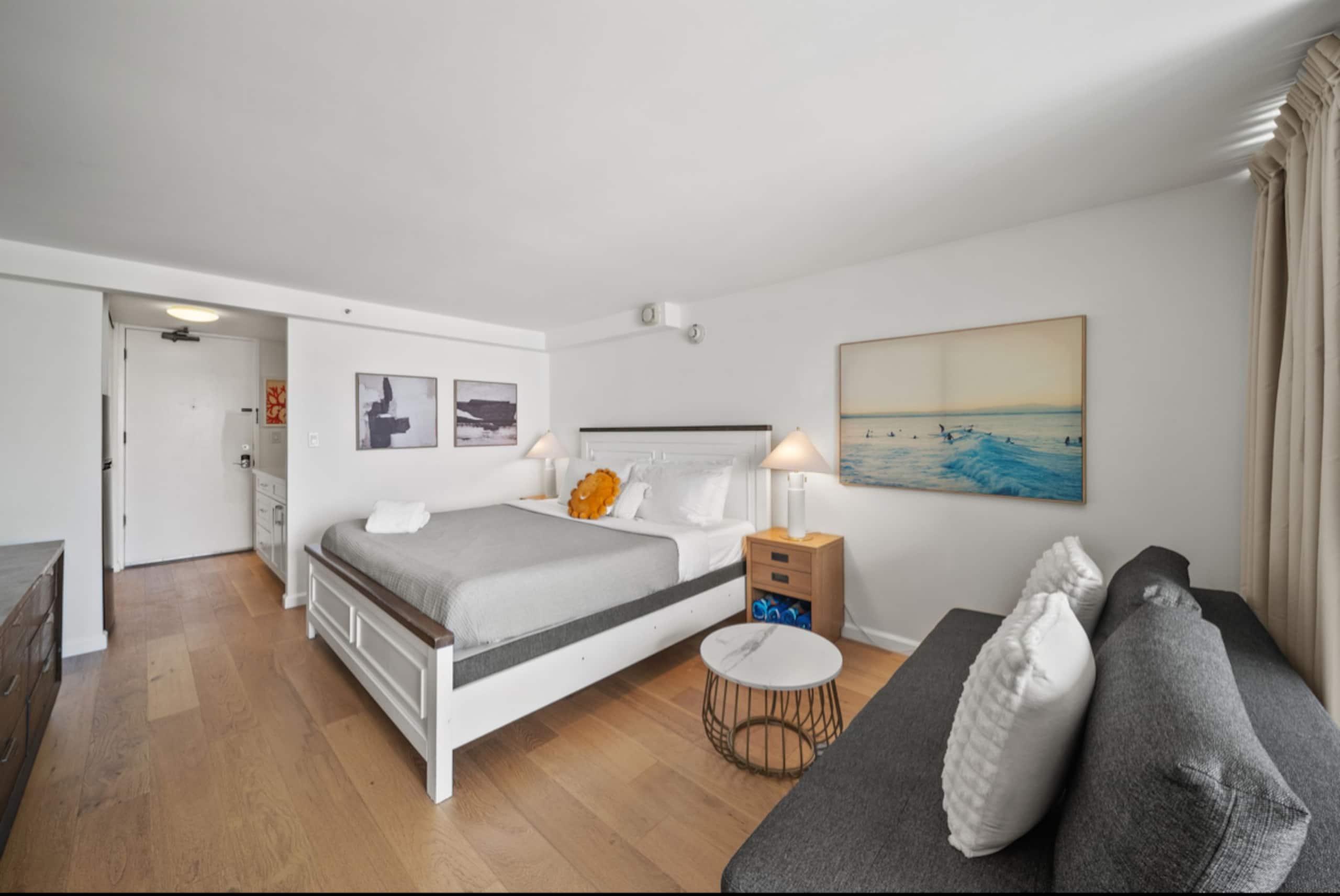 23 FL-Cozy & Elegant King Studio - Image 4
