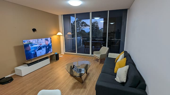 Serene Modern Apartment - Sauna, Gym, Easy Train - Lane Cove