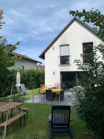 Jaybird-House (.com) close to Messe München / City
