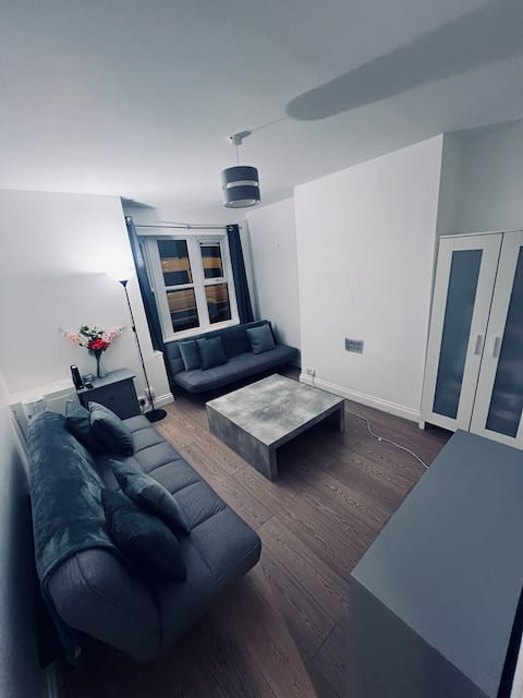 Popular Airbnb listing: Central Riverside Retreat in Old Marston