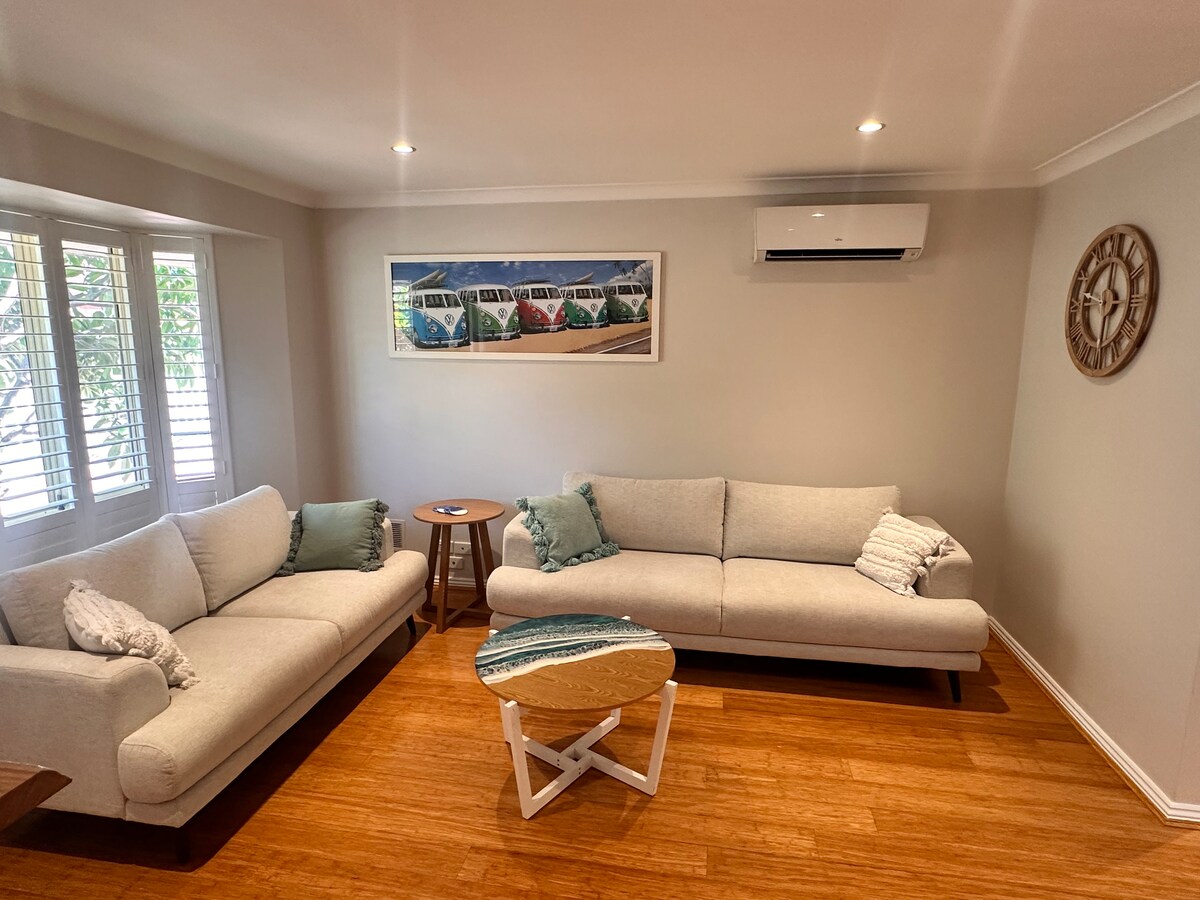 Top Airbnb: Scarborough Beach Villa in Scarborough
