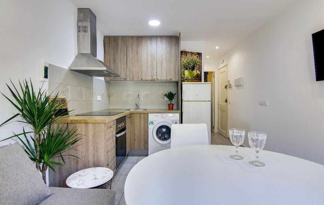 Popular Airbnb listing: Sanny apartamentos born in Sant Pere, Santa Caterina I La Ribera