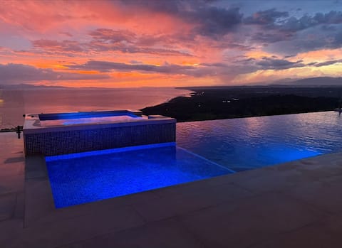 Ocean/Mountain View Luxury Villa King Beds/Hot Tub