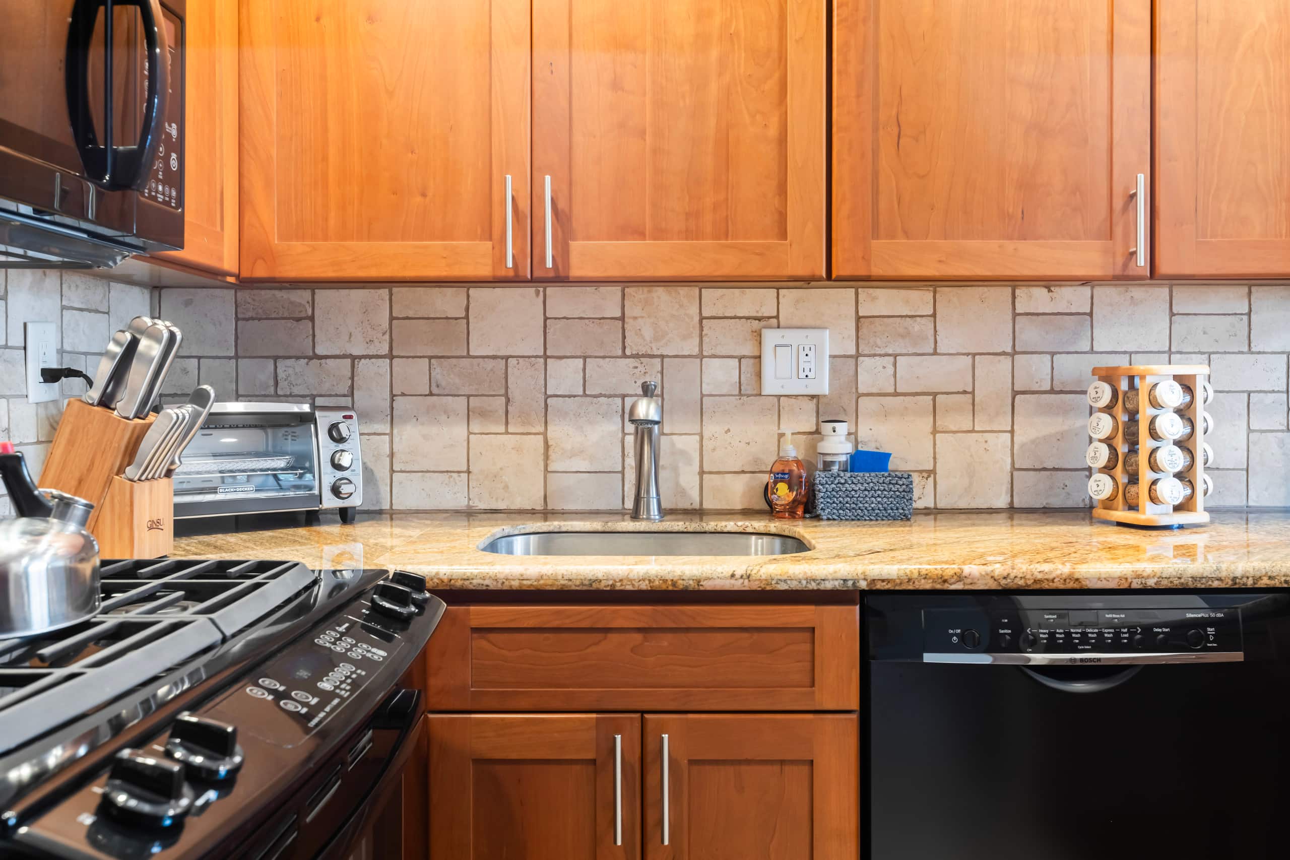 Condo in Kihei · ★4.95 · 1 bedroom · 2 beds · 1 private bath - Image 12