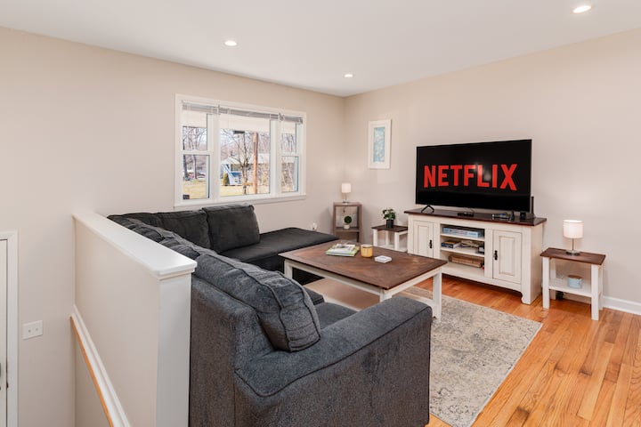 Renovated Near Downtown Saratoga | Spac Track Dogs - Saratoga Springs, NY
