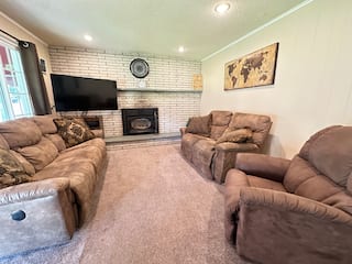 Williamsville 5 Bed House with Pool, photo 8 of 72