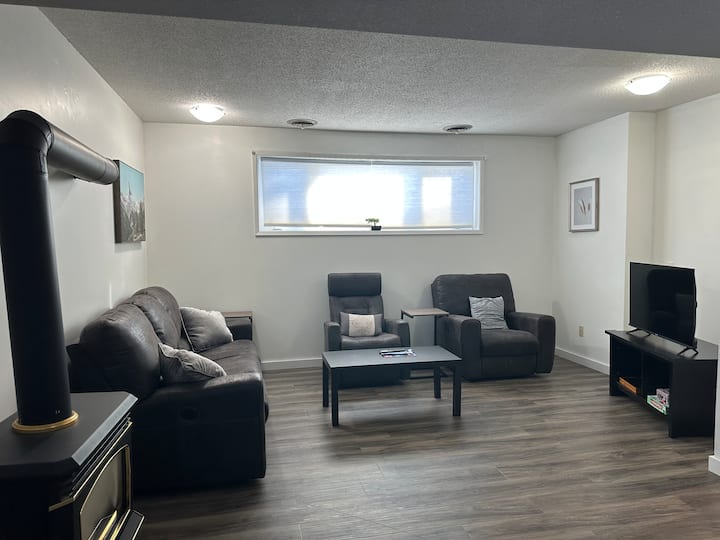 Cozy, Modern 2-bedroom Suite - Melfort