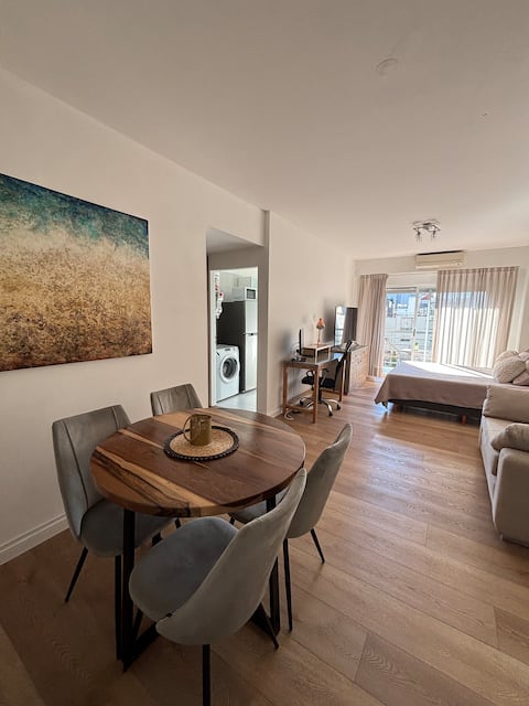 Top performing Airbnb: Modern studio with balcony and open views in Núñez
