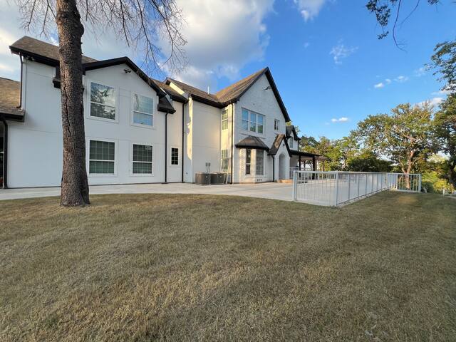 Hilltop Retreat gallery image 3