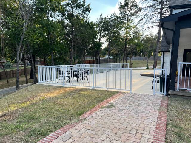 Hilltop Retreat gallery image 5