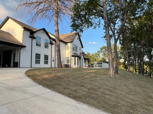 Hilltop Retreat gallery image 2