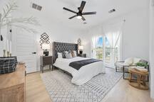 Fiesta Zone Guest House: 6BR Hub w/ Full Concierge