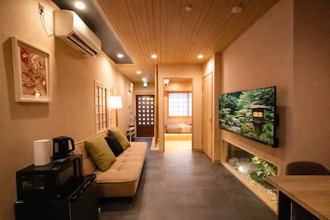 Near USJ|Entire House|Sleeps14|2 Baths|Balcony