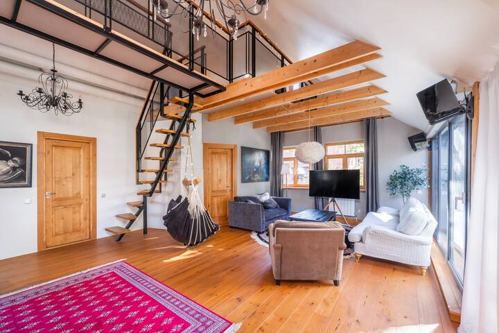 Cozy riverside penthouse gallery image 2