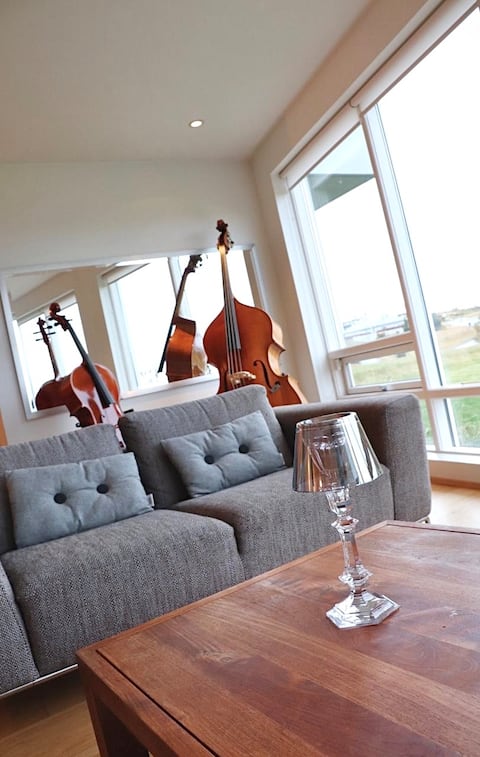 Townhouse by the lake
spectacular view
5 bedrooms