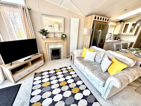 Top performing Airbnb: Rockley Park Dorset panoramic view & fun activity in Bournemouth, Christchurch And Poole