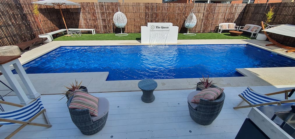 “The Queen” Exquisite house with Private chef gallery image 2