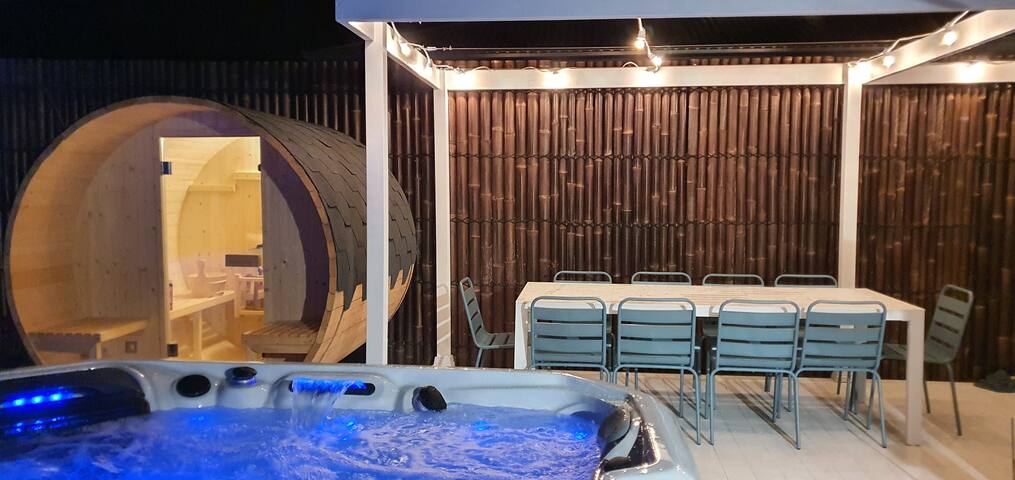 “The Queen” Exquisite house with Private chef gallery image 3