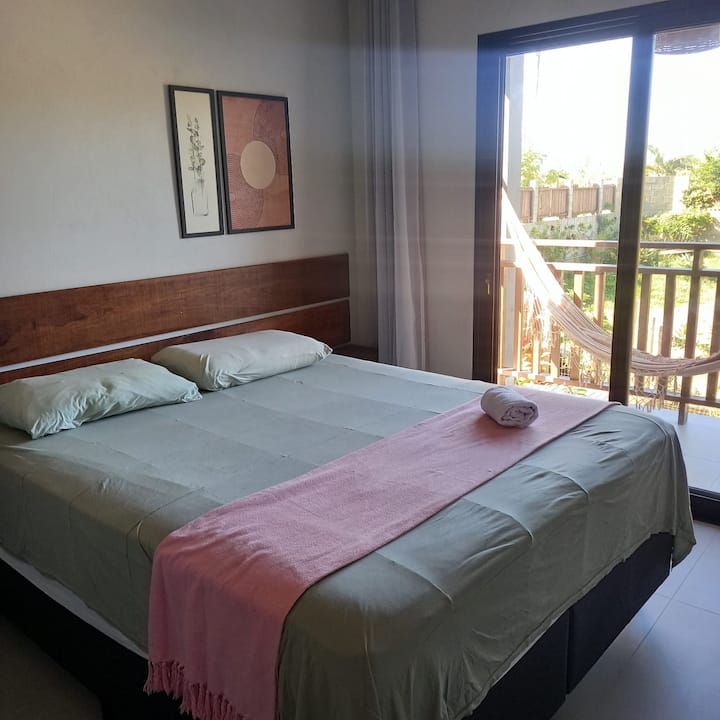 Quarto com varanda para o jardim