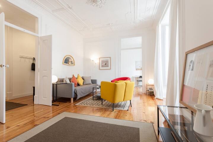 Bright, spacious and artsy apt