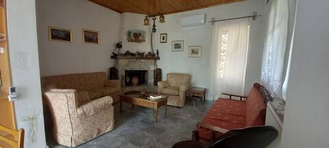 Popular Airbnb listing: Yorgo's Place in Δήμος Βόρειας Κυνουρίας