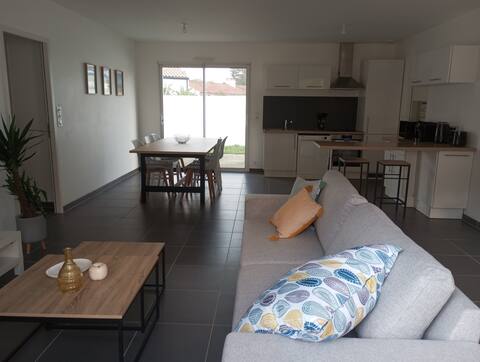 Top performing Airbnb: 3 bedroom house, 6 people. in Challans