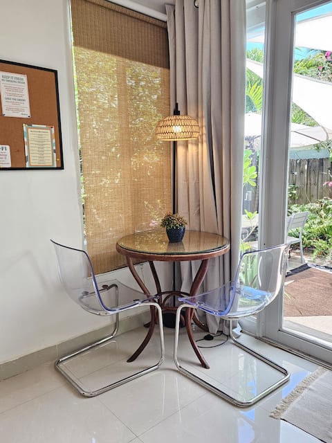 Successful Airbnb property: Private suite•Tropical patio•5 min to sand•Parking in Hollywood