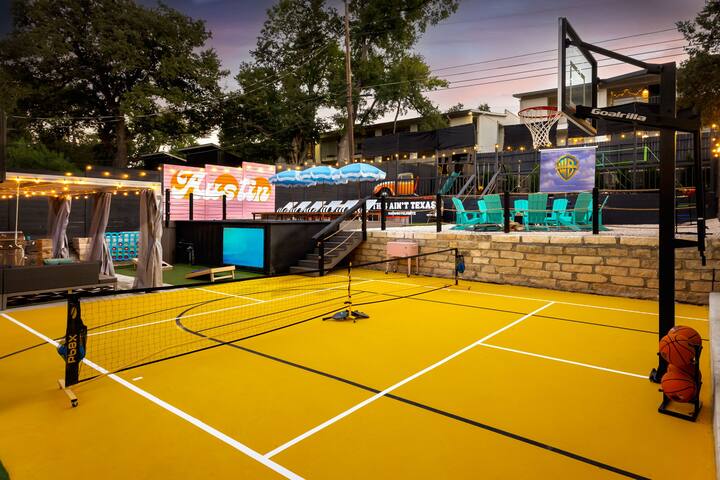 Heated Pool, B-ball, Golf, 3mi Downtown, Sleeps 18 gallery image 3