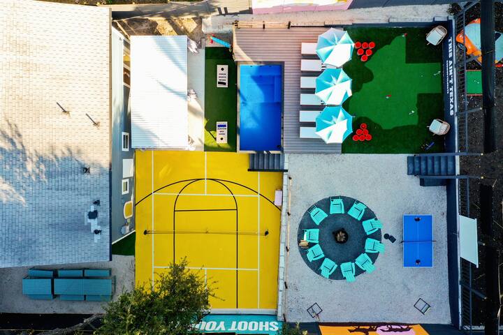 Heated Pool, B-ball, Golf, 3mi Downtown, Sleeps 18