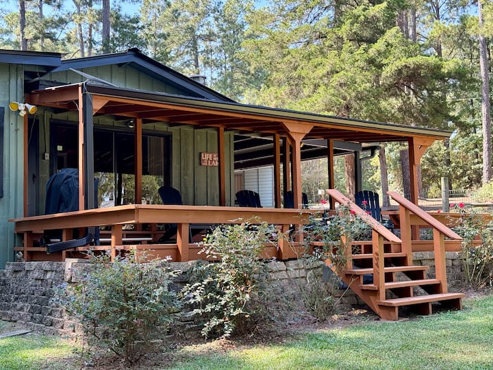 Waterfront Haven at Lake Record Lodge