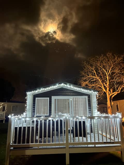 Luxury family 8 person caravan.