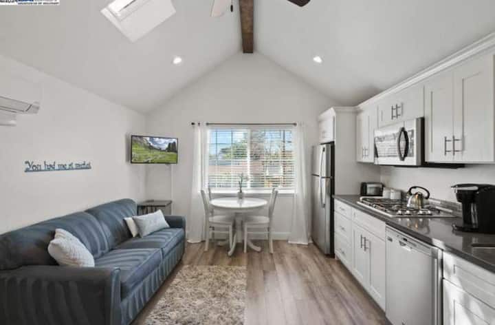 Charming Adu Near Downtown - Livermore, CA