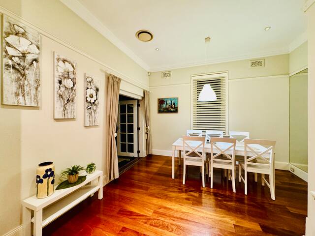 House 3 beds 2 baths 2 parkings